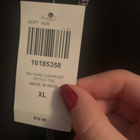 Crop top☯️ Hot Topic. Size XL - Picture 2 of 2